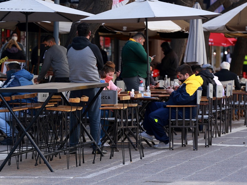 1599063093474Bares-cafe-restaurantes-con-mesas-afuera-coronavirus-6-1